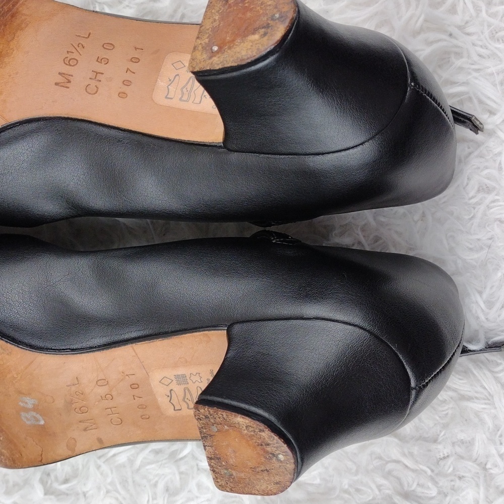 WOMEN'S Black Leather Round Toe Slip-On Buckled Ankle Strap Low Heel Pump Shoe - Picture 10 of 16